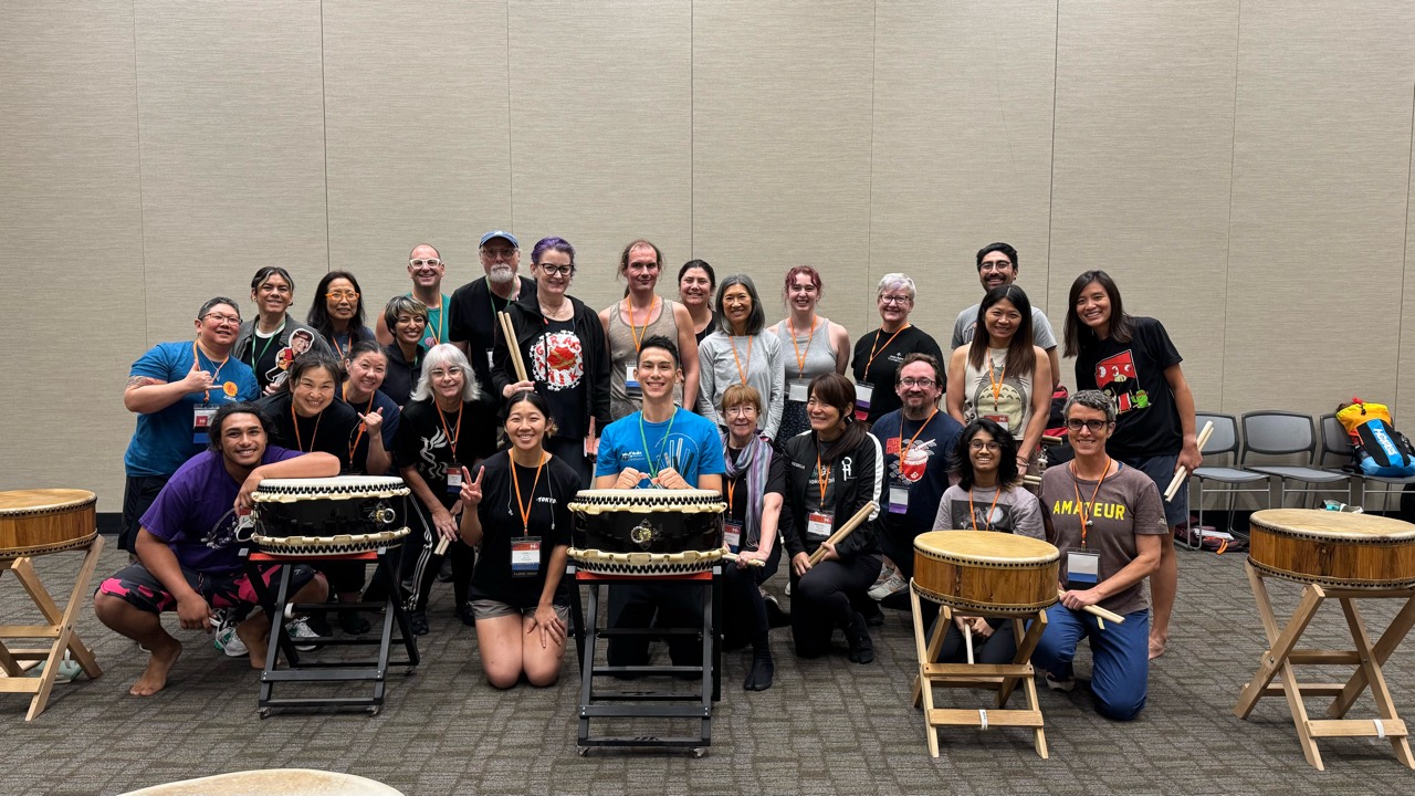 Sho’on Shibata with participants after a workshop at the 2025 North American Taiko Conference